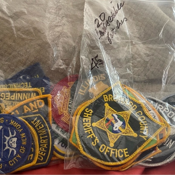 Highly Collectible Police|fire||EMT| patches. A bag of 30 mystery patches. - Picture 4 of 5